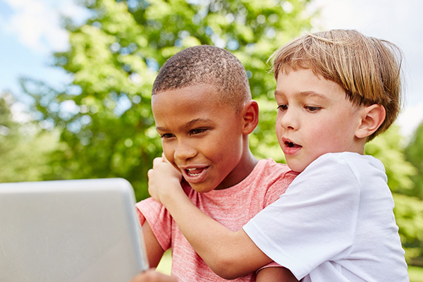 Children on tablet